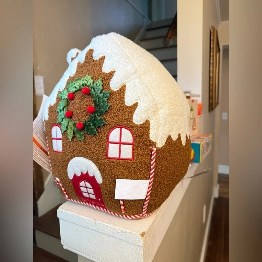 Cupcake and cashmere gingerbread house decorational pillow NWT with lights